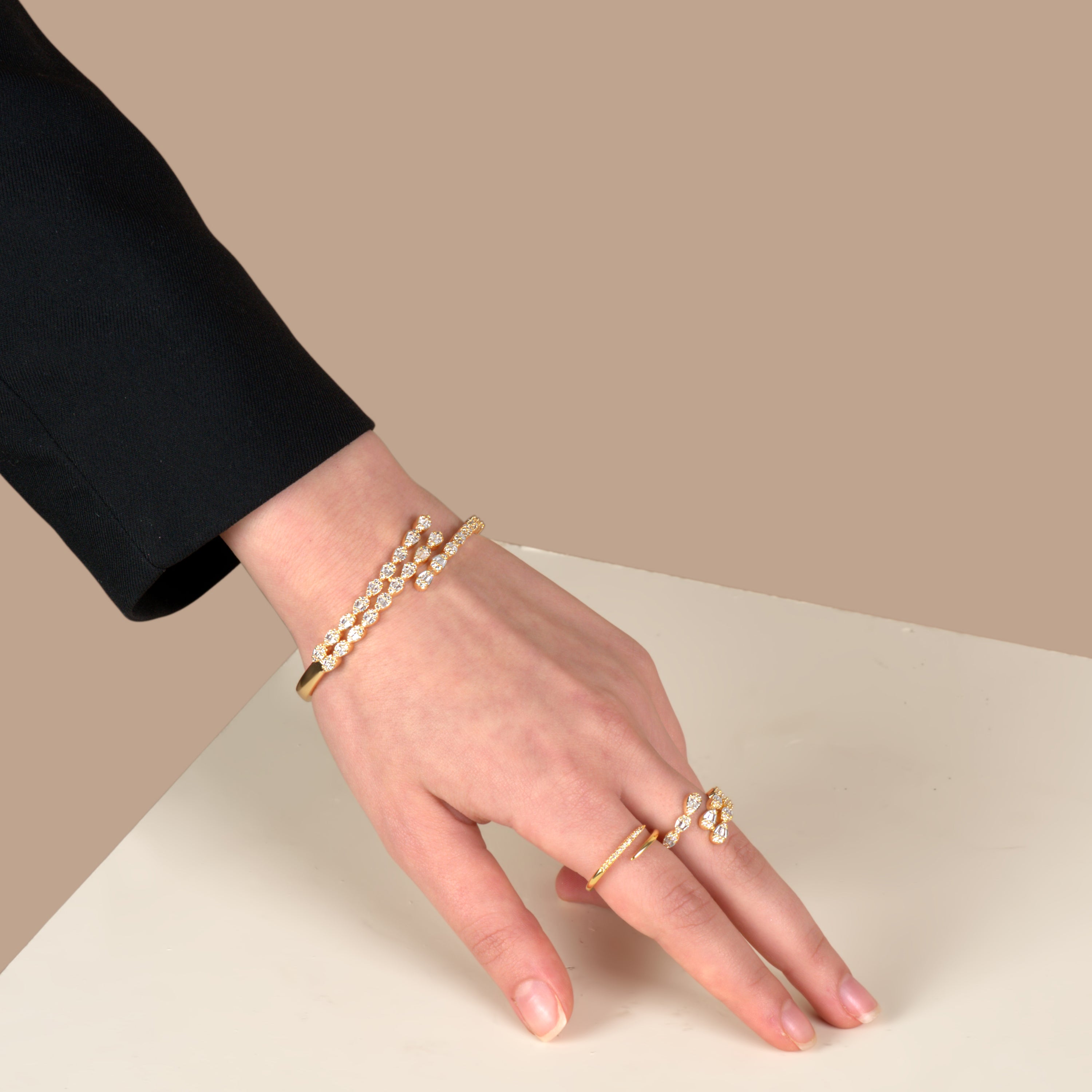 Vera Bloom Bangle Ring