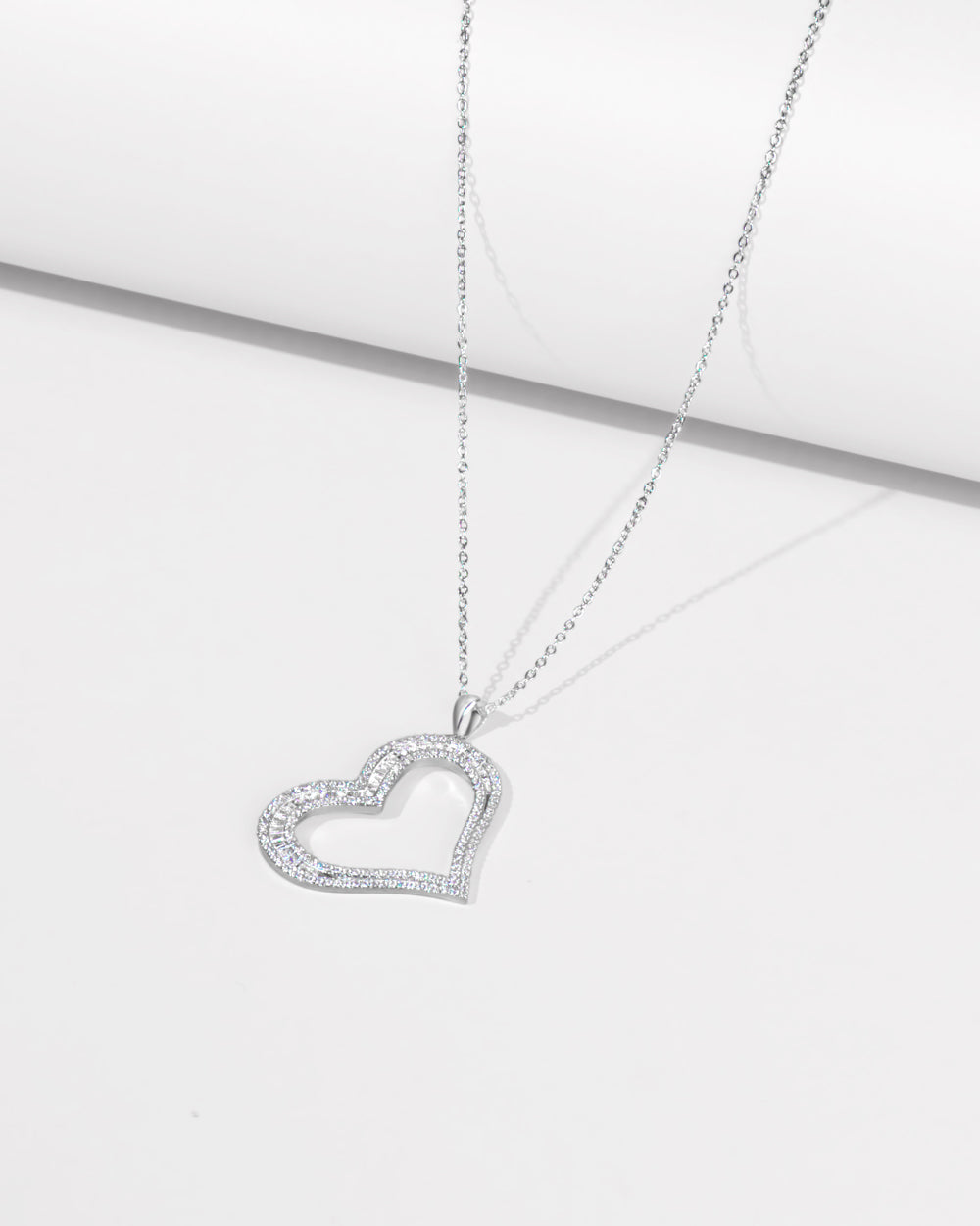 Vera heart necklace Main image